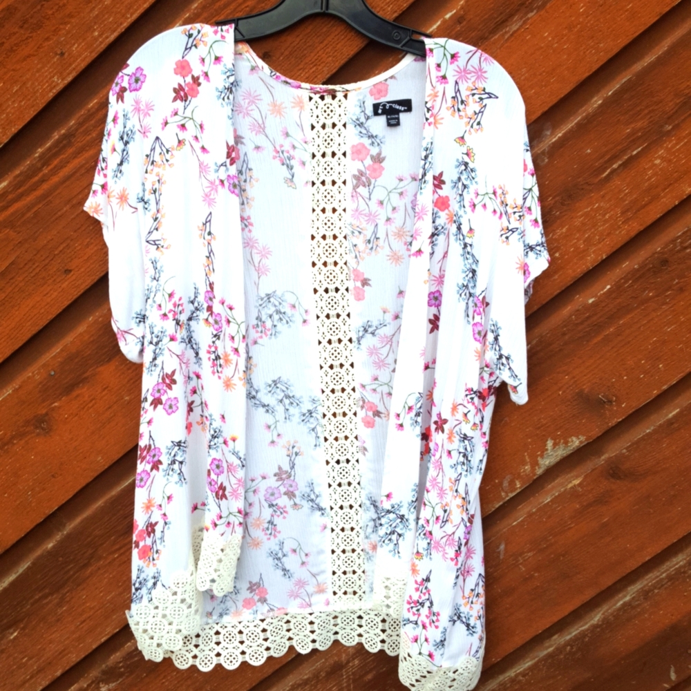 Beautiful Women's Art Class Floral Cover -up (XL)